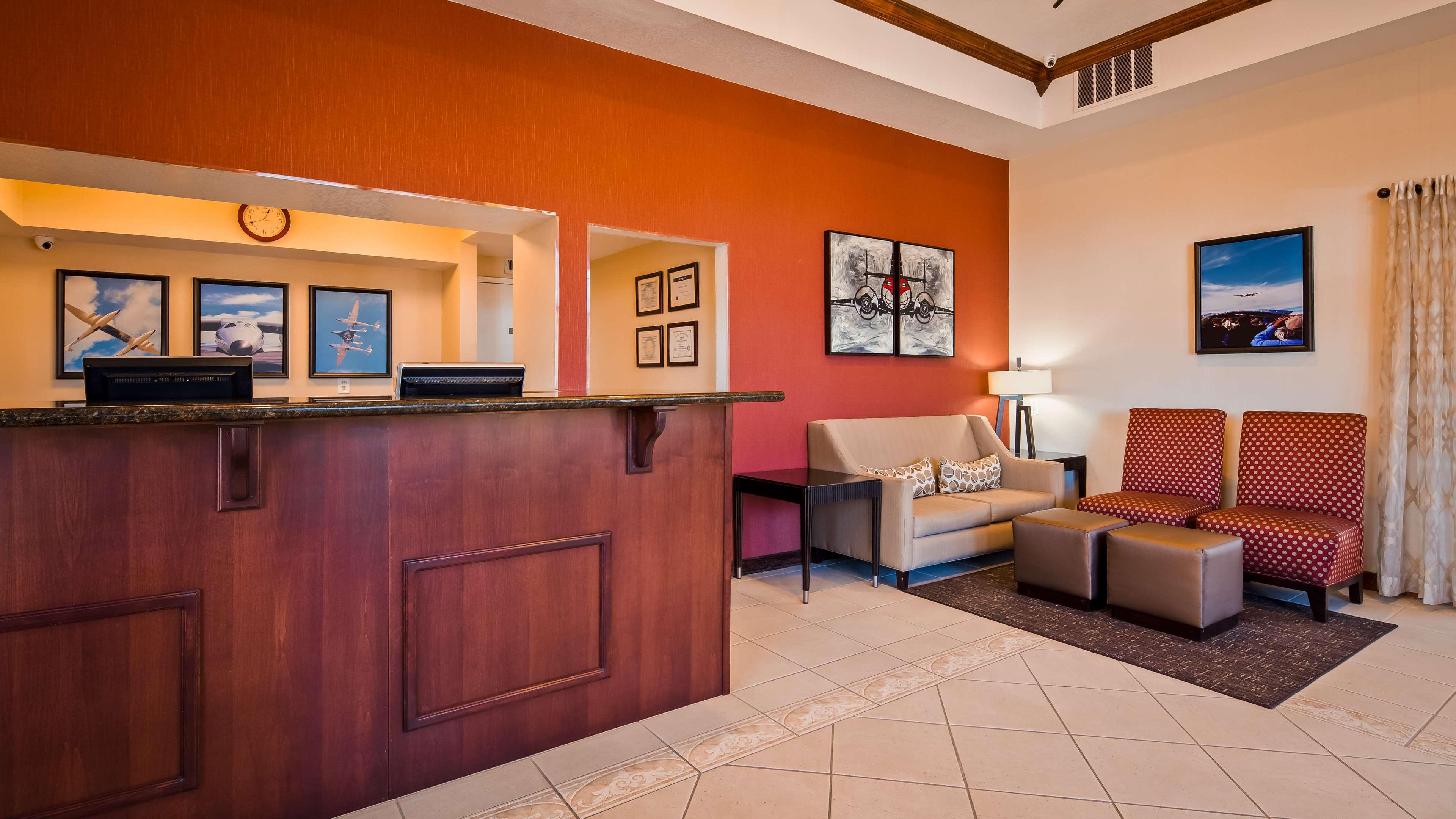 Best Western Desert Winds Мохаве Екстериор снимка