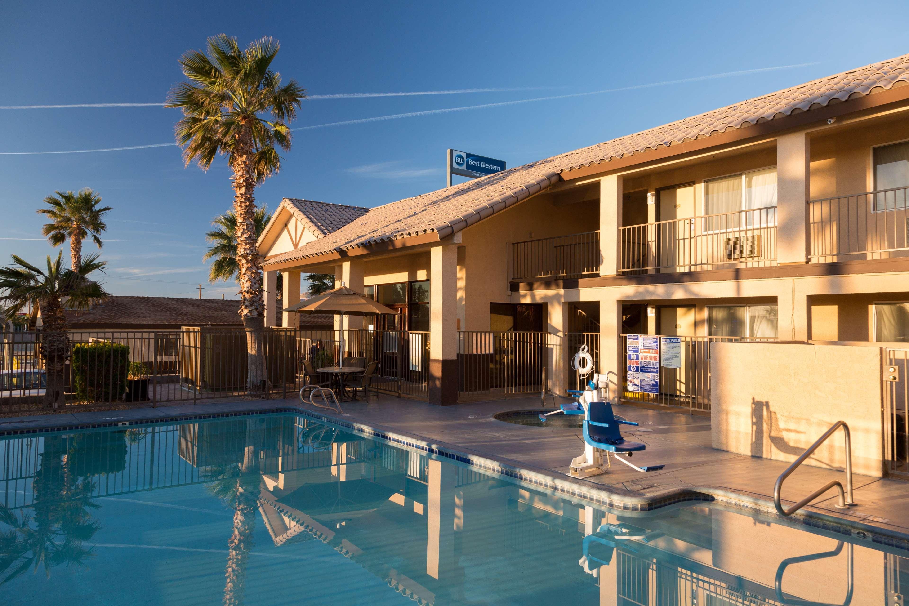Best Western Desert Winds Мохаве Екстериор снимка