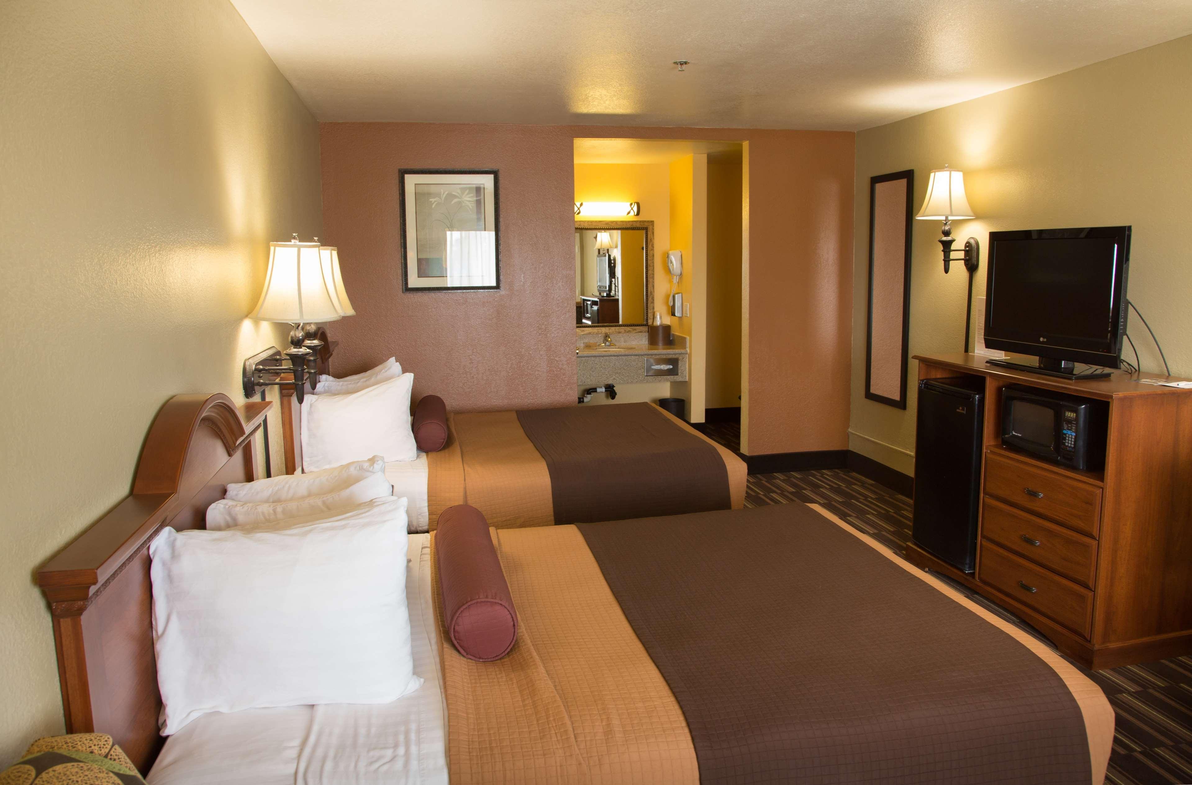 Best Western Desert Winds Мохаве Екстериор снимка