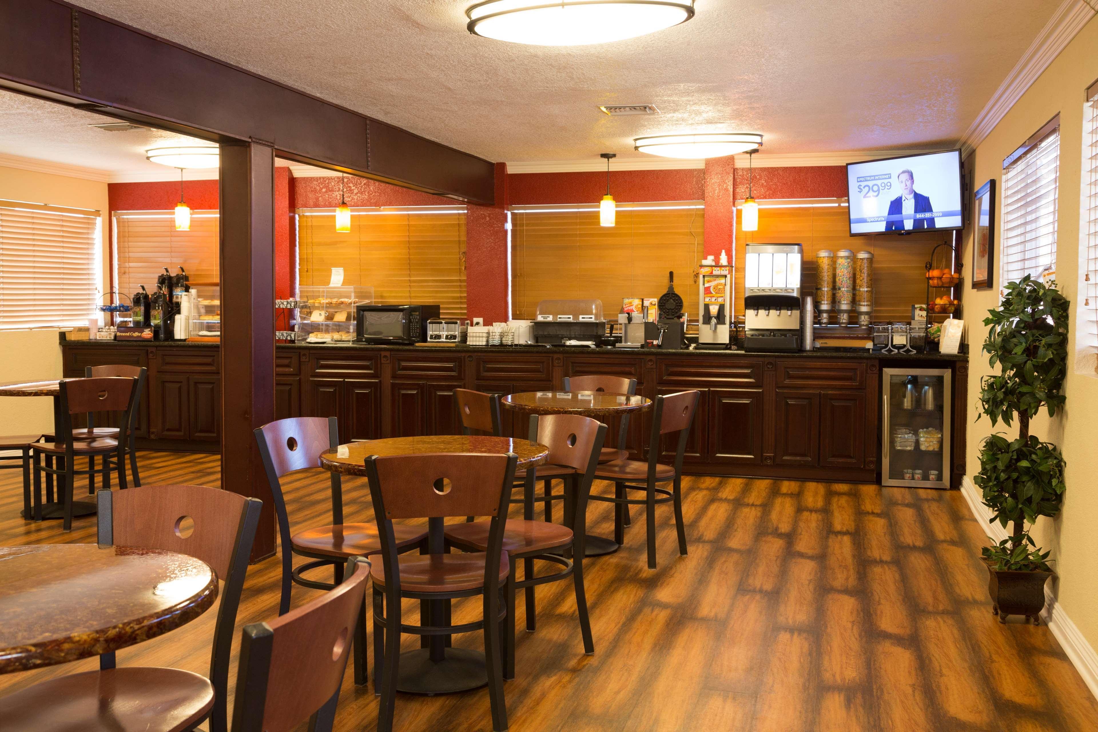 Best Western Desert Winds Мохаве Екстериор снимка